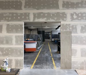 Ausbau einer Halle (Brandschutzwände einziehen) – Detail