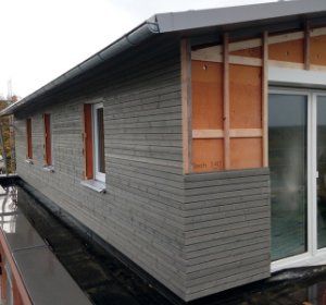 Fassadenmontage an einer Penthouse-Wohnung – Detail