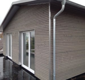 Fassadenmontage an einer Penthouse-Wohnung – Detail
