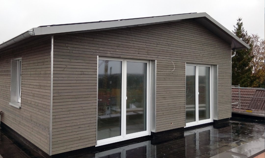 Fassadenmontage an einer Penthouse-Wohnung