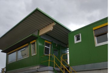Überdachung für Arbeitscontainer – Detail
