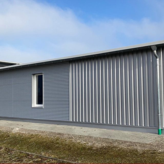 Anbau in Holzrahmenbauweise mit Kassettenwand