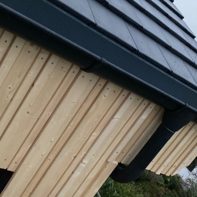 Fassadenbekleidung eines neumodernen Stadels